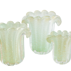 Vaso leque M verde opalina com pó de ouro