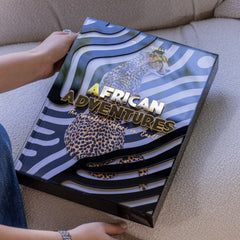 Livro African Adventures: The Greatest Safari on Earth – Edição Especial com Case em Acrílico
