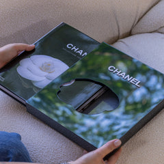 Livro Chanel: Edição Especial com Case em Acrílico