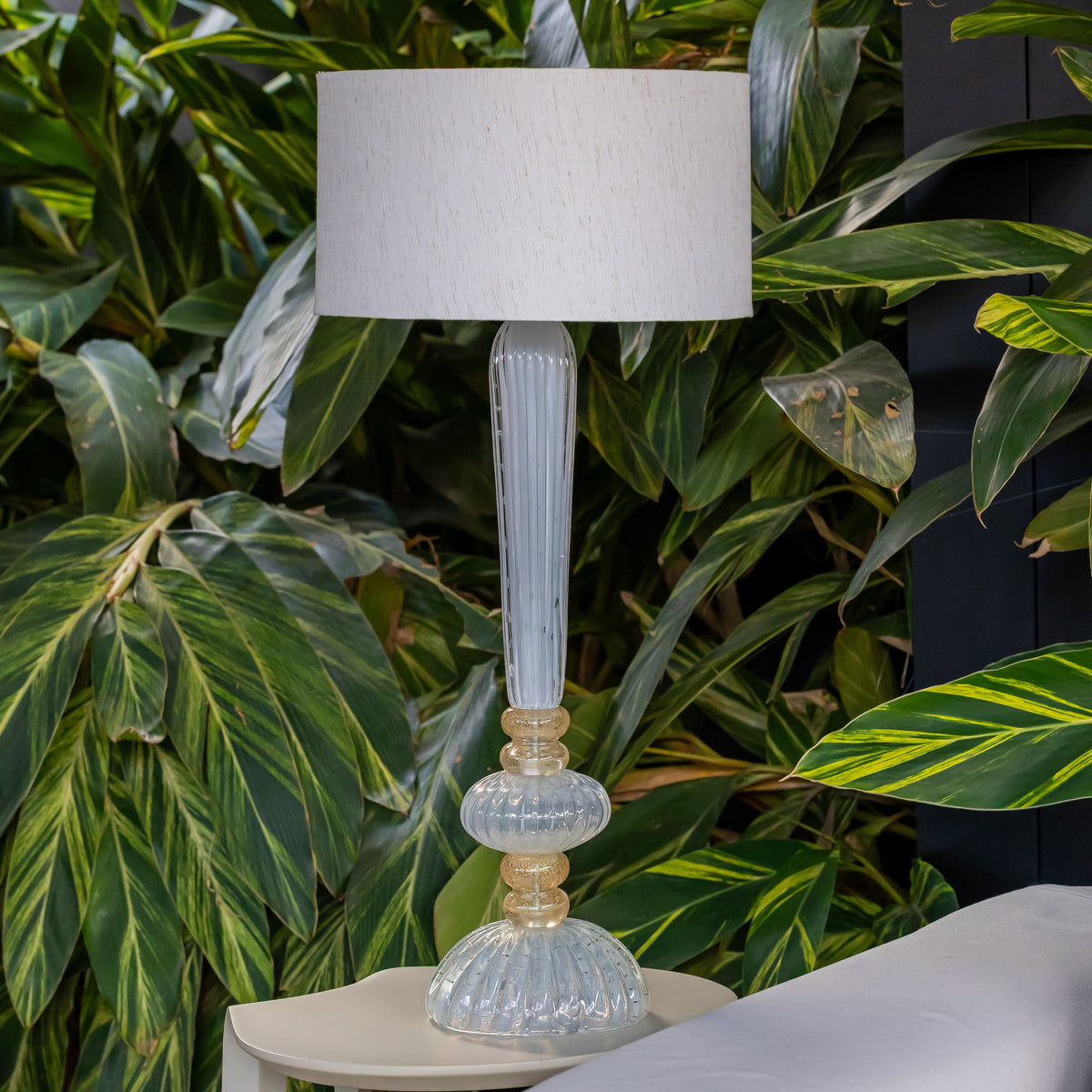 Abajur Firenze off white detalhes com ouro