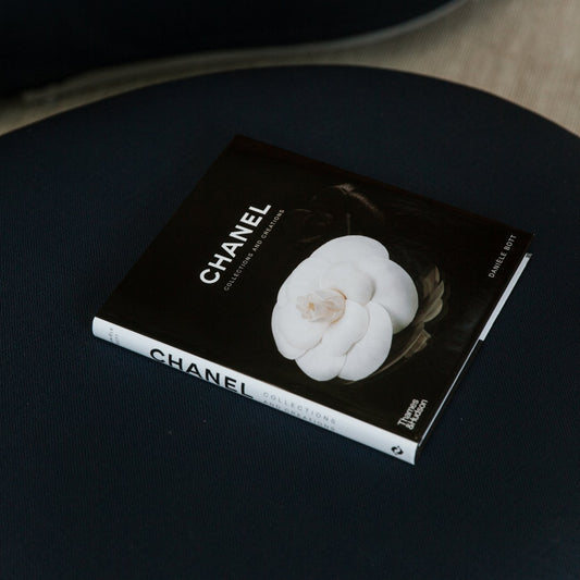 Livro Chanel: Edição Especial com Case em Acrílico